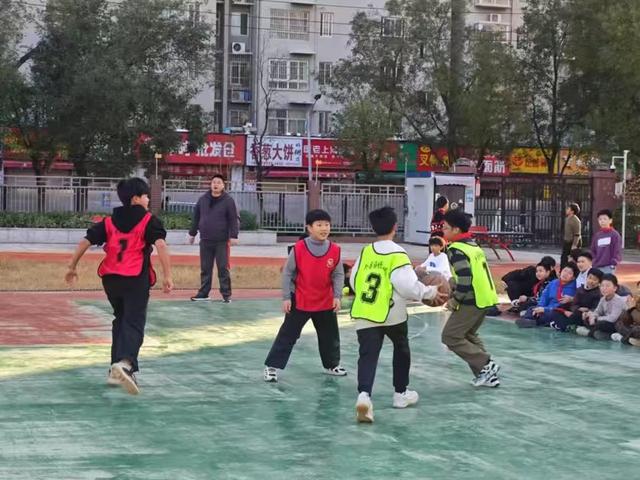 郑州管城区外国语牧歌小学：以特色体育课程绘牧歌教育华章星空体育下载(图2)