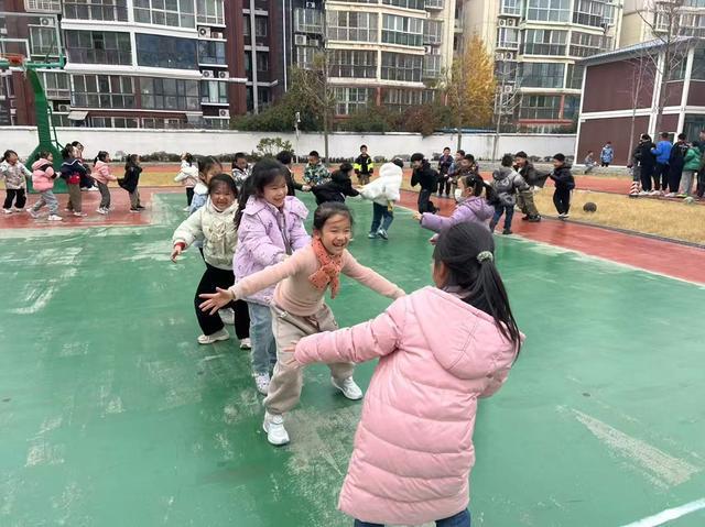 郑州管城区外国语牧歌小学：以特色体育课程绘牧歌教育华章星空体育下载(图3)